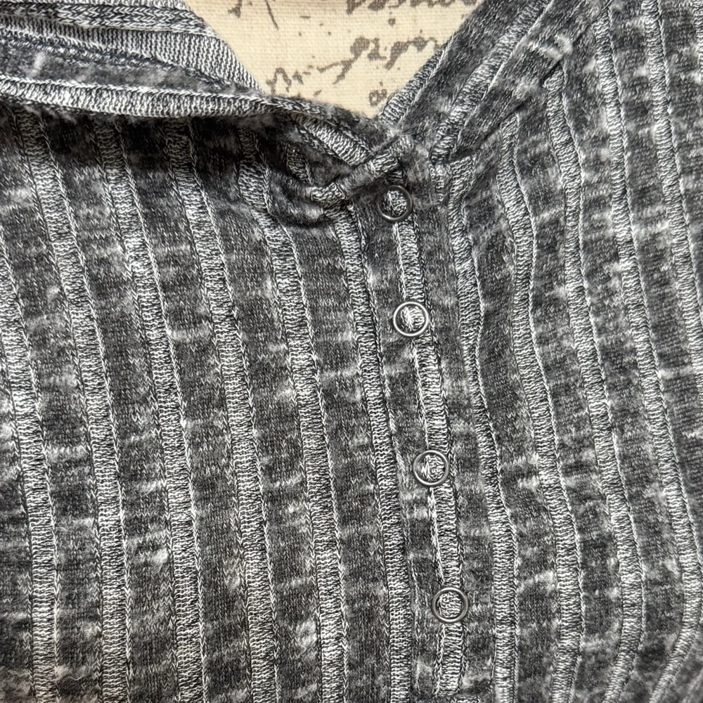🦅 AEO Hooded Long Sleeve Striped Top, Lightweight Pullover Charcoal Gray - Picture 3 of 6